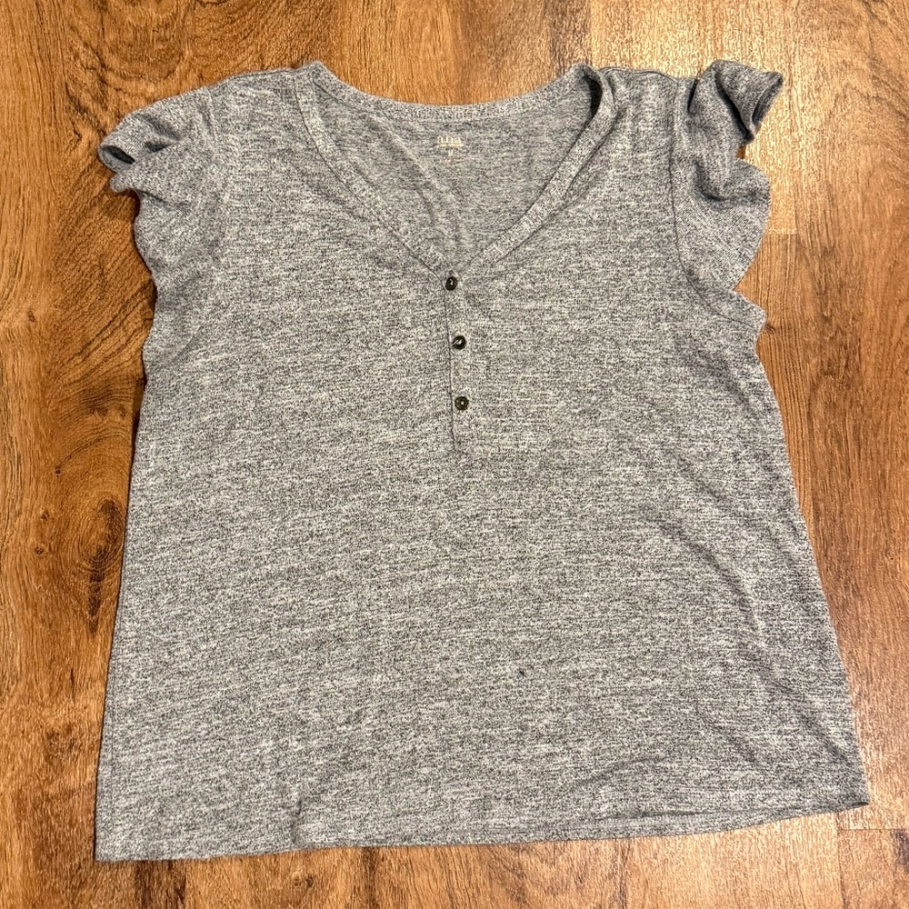 a.n.a Gray ruffled short-sleeved top, Women's sz Med.